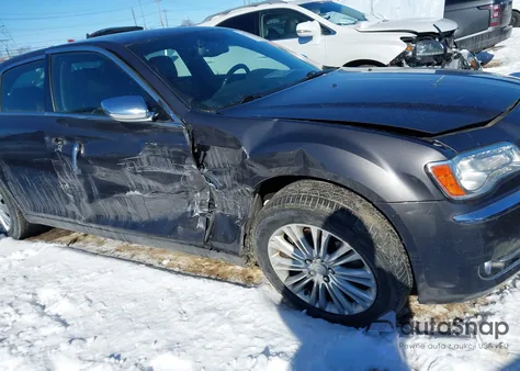 2013 Chrysler 300C Awd z USA, uszkodzony, nr VIN 2C3CCAKT4DH646536